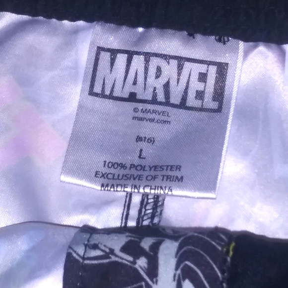 Marvel Graphic shorts- size L - Picture 4 of 4